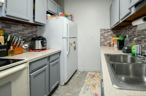 79 Seymour St, Waterbury CT  06708-3731 exterior