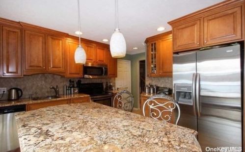 2172 Jerusalem Rd, North Bellmore NY  11710-1112 exterior