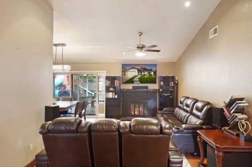 9020 Lismore Dr, Elk Grove CA  95624-2661 exterior