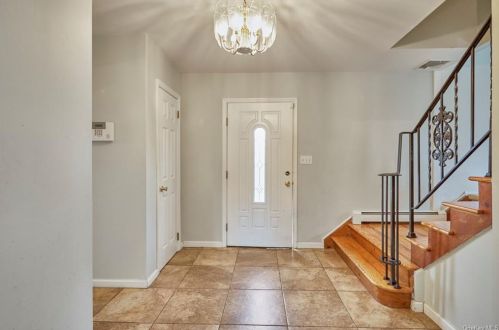 3339 Nutly Cir, Yorktown Hgts NY  10598-1206 exterior