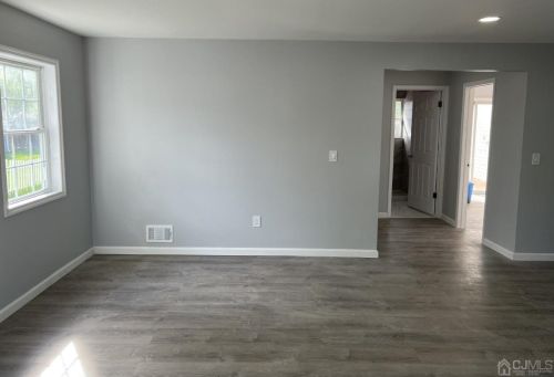 25 Livingston Ave, Avenel NJ  07001-1441 exterior