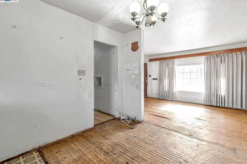 2157 103rd Ave, Oakland, CA 94603-3327