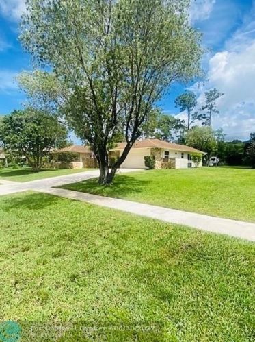 12151 Old Country Rd, West Palm Beach FL  33414-4816 exterior