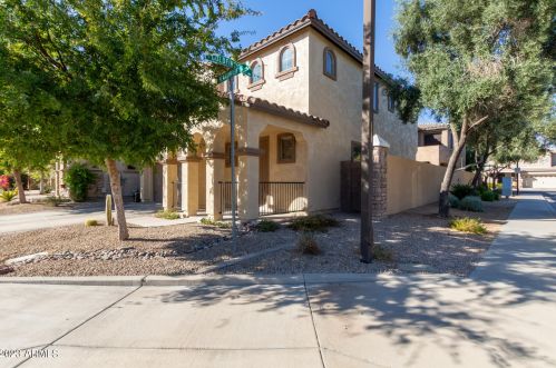 3306 Meadowview Dr, Gilbert AZ  85298-4313 exterior