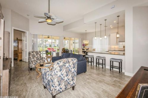 4288 Montalvo Ct, Naples FL  34109-3335 exterior