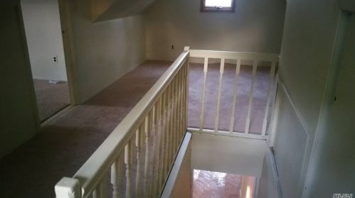 212 14th Ave, Babylon, NY 11704-3637