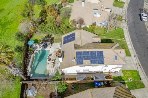 8856 Hiddenspring Way, Elk Grove CA  95758-6153 exterior