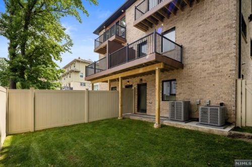 439 8th St, Palisades Park NJ  07650-2307 exterior