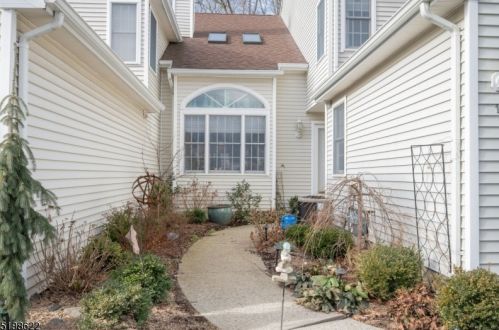 12 Christopher Ct, Lincoln Park, NJ 07035-2123