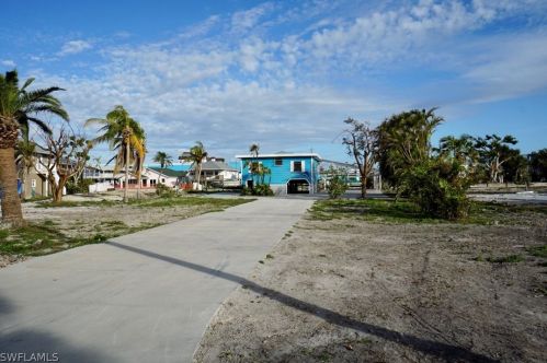 750 Matanzas Ct, Fort Myers Beach FL  33931-2120 exterior