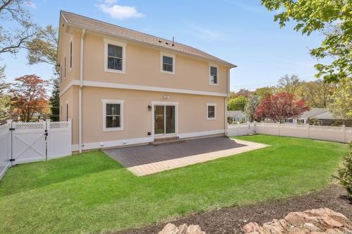 3 Stratford Rd, New Rochelle NY  10804-2519 exterior