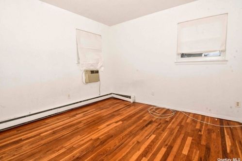 43 Julie Cres, Central Islip NY  11722-4907 exterior