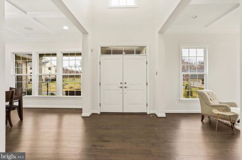 10244 Forest Lake Dr, Great Falls VA  22066-3609 exterior