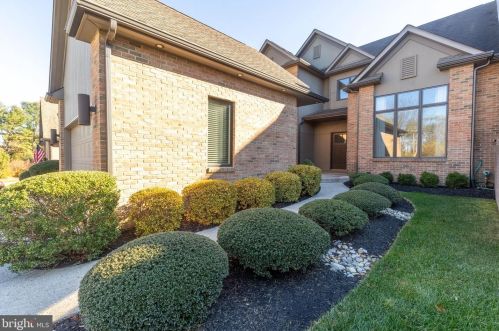 13 Downs Dr, Wilmington, DE 19807-2555