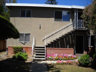 1053 High St, Palo Alto CA  94301-2425 exterior