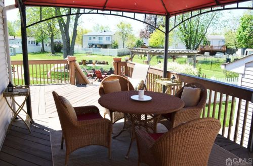 317 New Durham Rd, Piscataway NJ  08854-5311 exterior