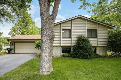 5908 101st St, Minneapolis, MN 55438-1812