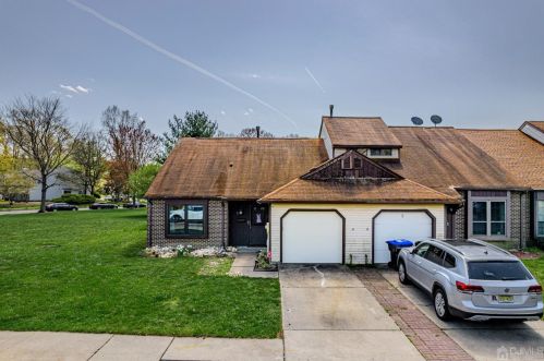 33 Rutledge Ct, East Brunswick NJ  08816-4020 exterior