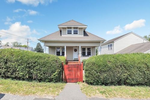 5 Velvet St, Bridgeport, CT 06610-2333