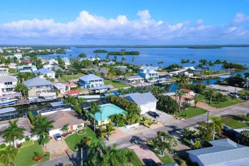 251 Albatross St, Fort Myers Beach, FL 33931-4503