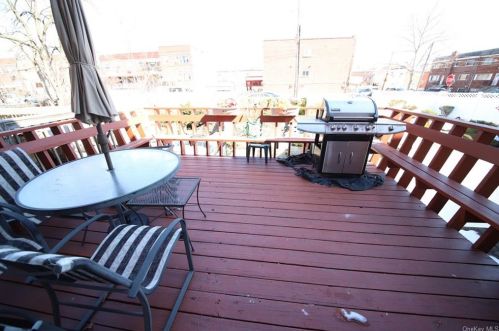 1004 Throggs Neck Expy, Bronx NY  exterior