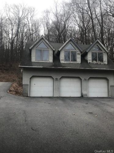 69 Downing Rd, Pleasant Valley, NY 12569-7521