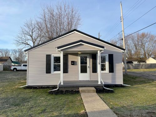1115 Delaware St, Washington Ch, OH 43160-1576