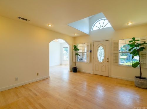 17935 Rosita St, Van Nuys CA 91316-4217 exterior