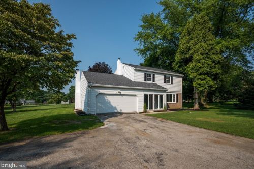 1090 Horseshoe Pike, Downingtown, PA 19335-1332
