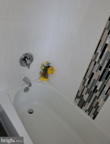 28 Buckingham Dr, Willingboro NJ  08046-1623 exterior