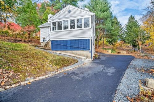 346 Middlebury Rd, Waterbury CT  06762-2601 exterior