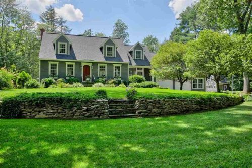 27 Candy Ln, Danville, NH 03819-5123