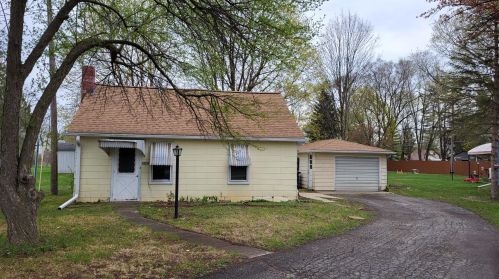 1924 Center St, East Troy, WI 53120-1208