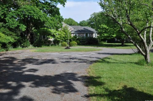 57 Lake Ave, Center Moriches, NY 11934-2529