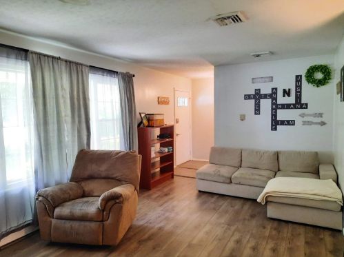 5512 Oak Grove Ave, Blanchester, OH 45107-1516