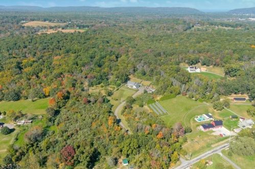 54 Morris Ave, Fredon NJ  07860-4900 exterior