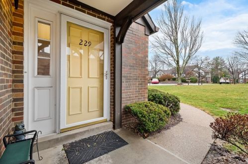 229 Allenberry Cir, Pittsburgh, PA 15234-1001