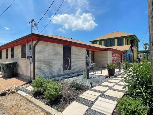 1311 12th St, Galveston TX  77550-8201 exterior