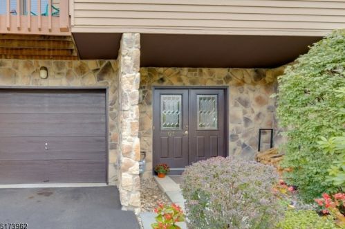 61 Woodland Dr, West Paterson NJ  07424-3707 exterior