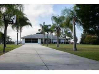 14710 143rd St, Weirsdale, FL 32195-2105