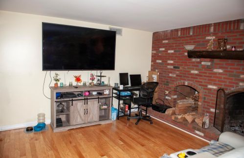 21 Dianna Rd, Londonderry NH  03053-3237 exterior