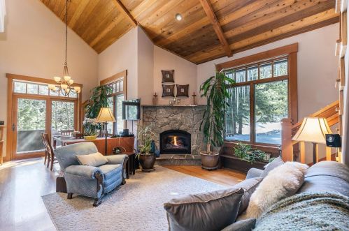 11874 Rainbow Dr, Truckee, CA