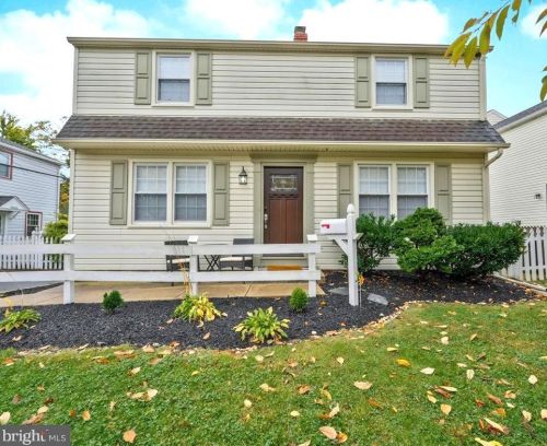 502 School House Ln, Willow Grove, PA 19090-2821