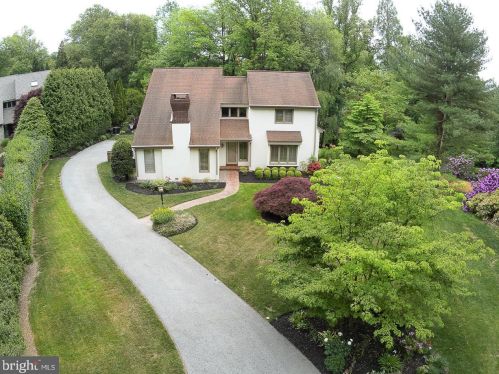 8 Woodsworth Ct, Wayne, PA 19087-3438