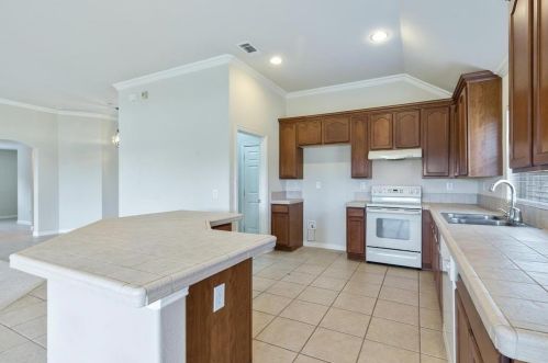 11313 Southerland Dr, Denton TX  76207-8693 exterior