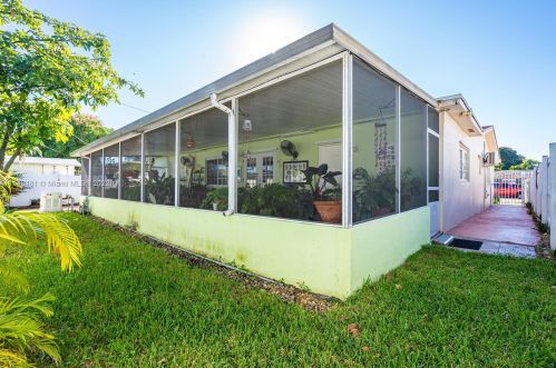 1035 36 Pl, Hialeah FL 33012-4929 exterior