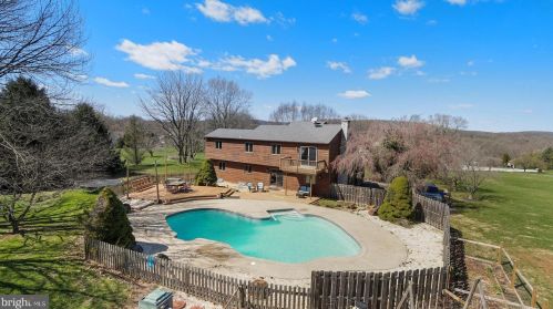 18 Seabury Ln, Downingtown, PA 19335-1544