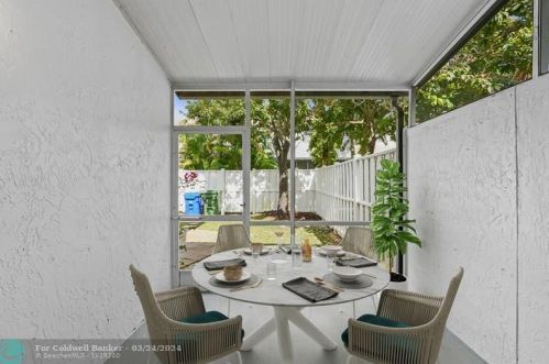 16889 1st Mnr, Hollywood FL  33027-1007 exterior