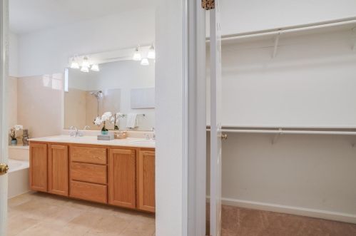 1063 Schwerin St, Daly City CA  94014-1622 exterior