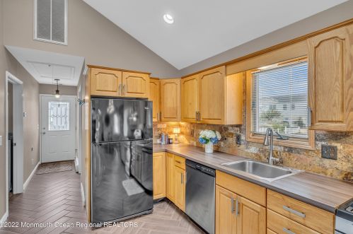 232 Harbor Dr, Lavallette NJ  08735-1434 exterior